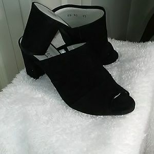 Eric Michael Suede Leather, New Condition💛